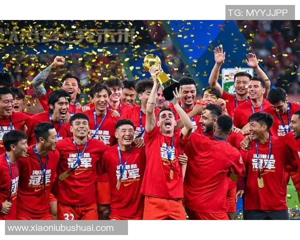 洲际杯精彩回顾：上海足球队灵活战术展现出色竞技水平