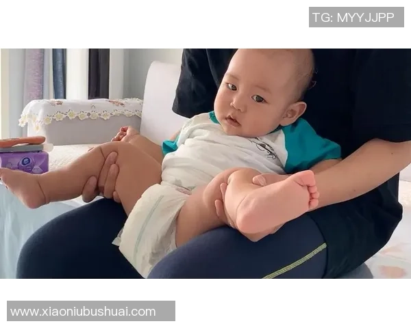 足球明星温情瞬间抱宝宝的感人时刻揭秘